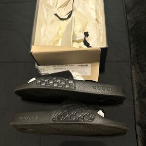 Women’s GUCCI slides (NWT)